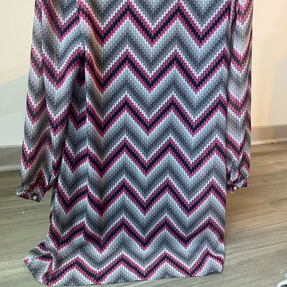 Long Bubble Sleeve Zig Zag Striped Sheath Dress - Picture 3 of 4